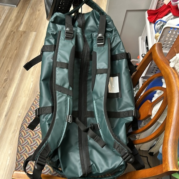 Oakley 70l road trip bag/backpack. NWT - Picture 6 of 9